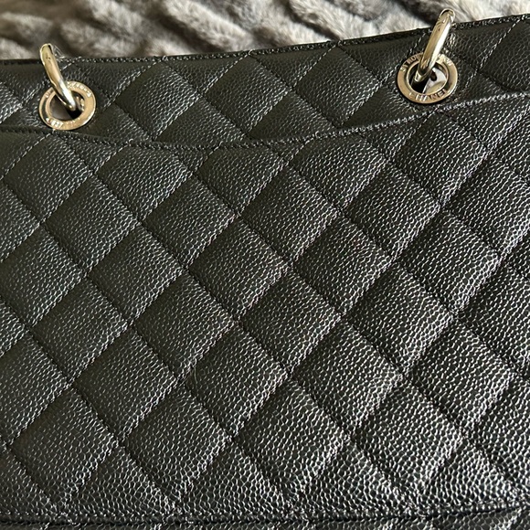 STUNNING!! Authentic Chanel GST in fantastic condition! - Picture 8 of 14